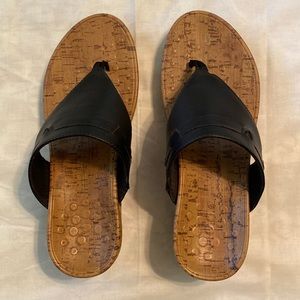 Vionic size 8 Black sandals.  Very little wear in good condition.